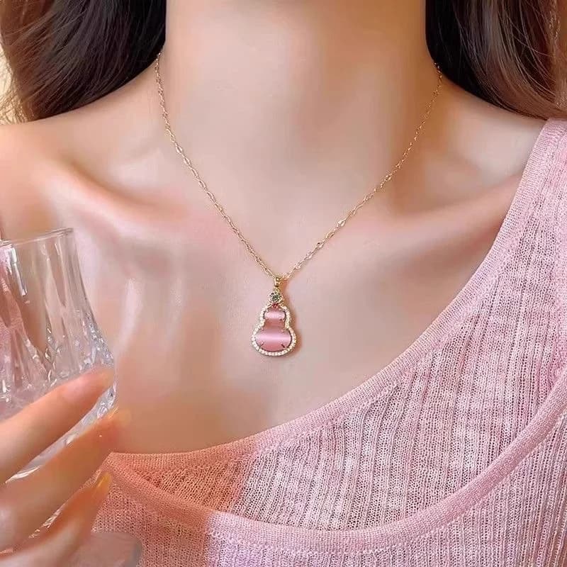 Collana con ciondolo a forma di zucca per donna, nuovo stile di tendenza 2026, popolare catena per clavicola, regalo per la Festa della Mamma.