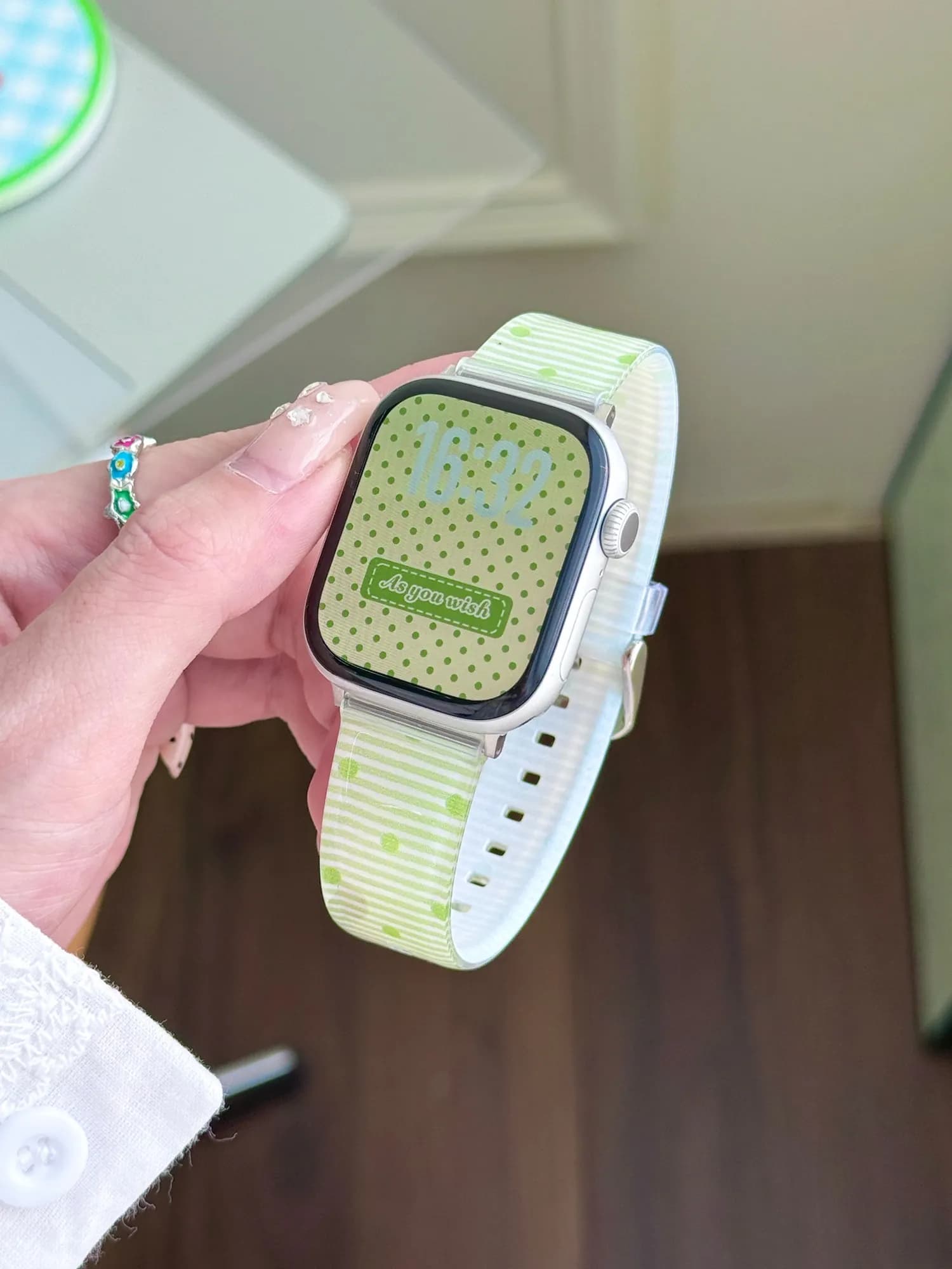 Popular Striped dot silicone strap For Apple Watch band women Strap Series 11/10/9/8/7/6/5/4 40mm 41mm 42mm 44mm 45mm 46mm strap