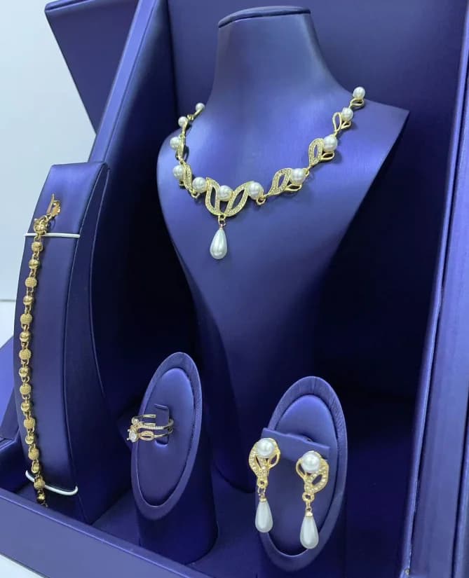 Jewelry Storage Box Lockable Enclosed Case for Necklaces Earrings Rings Customizable with Replaceable PU Leather Materials