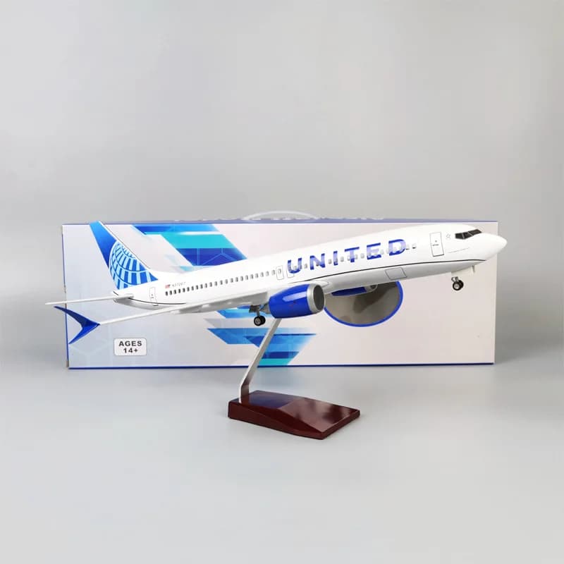 1/85 Large Scale Airplane Model Kit United Airlines B737MAX Amercian 47cm Plastic Model with Landing Gear Wheels Light