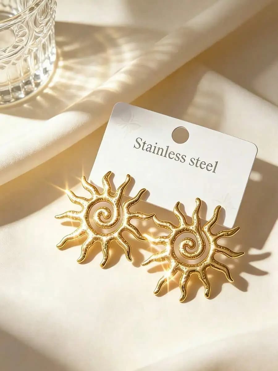Women's gold sun-shaped pendant earrings, round retro bohemian style, stainless steel gold-plated, hypoallergenic, elegant daily