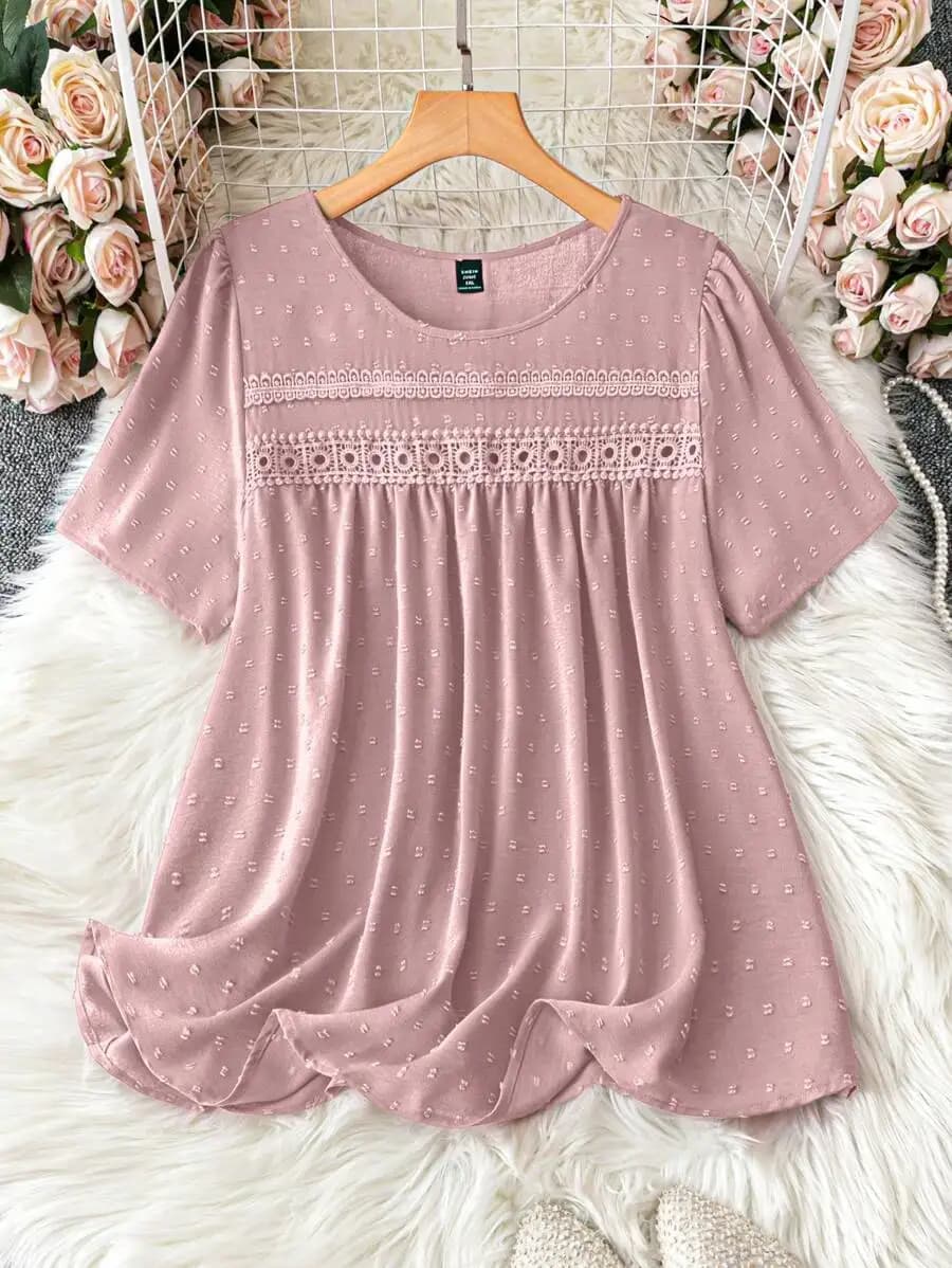 Camicetta Casual Rosa Antico per Donne Taglie Forti con Finiture in Pizzo e Dettagli Arricciati