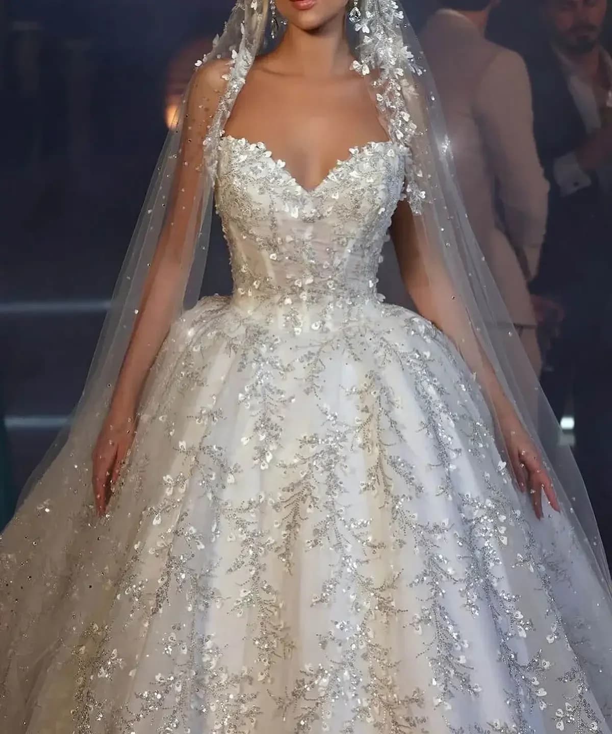 High-end Customized Graceful Wedding Dresses Appliques Sequins Bride Ball Gown Strapless Bridal Dress Made Vestidos De Novia