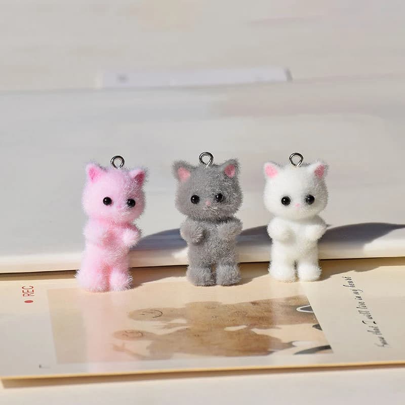 Animali floccati Cartoon Gatti Forma Bambole in resina Perline Ciondolo Gioielli fai da te Orecchino Indumento Portachiavi Accessori pendenti