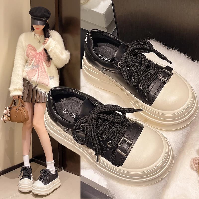 2025 Scarpe basse in pelle da donna Autunno nuova moda traspirante vulcanizzata bianca sportiva stringate scarpe casual con suola spessa per le donne