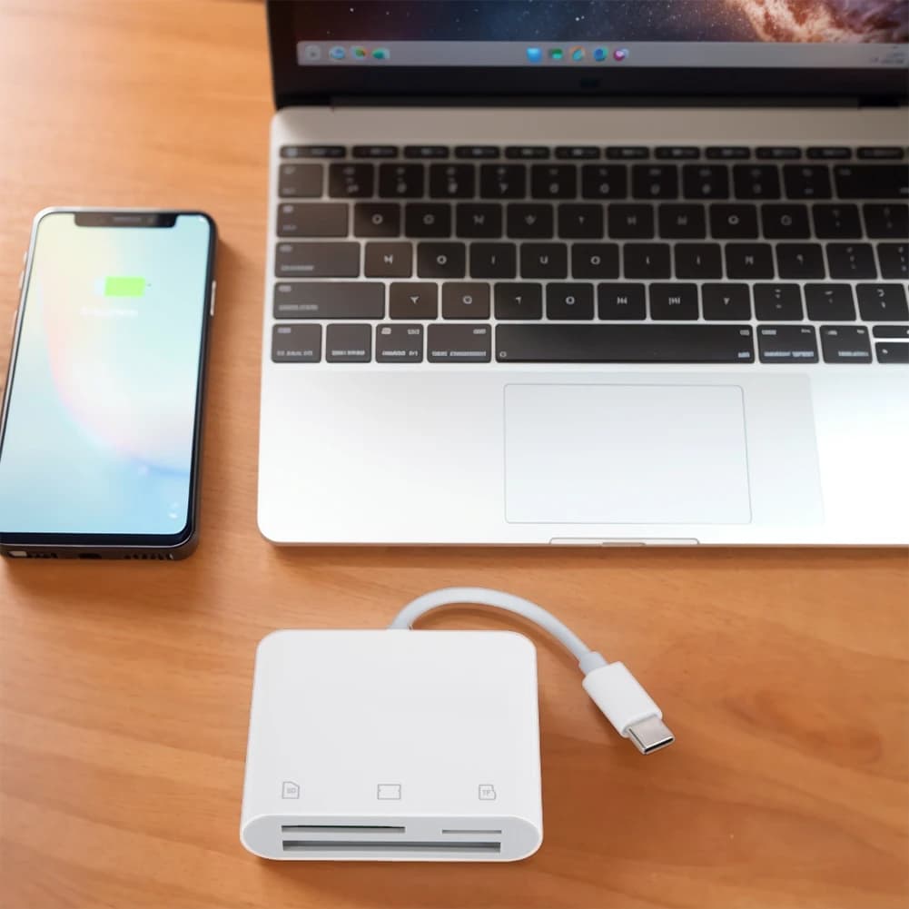 Adattatore 3-in-1 da USB-C a CF/SD/TF, Lettore di Schede di Memoria per Fotocamere Compatte, Compatibile con iPad e iPhone 15