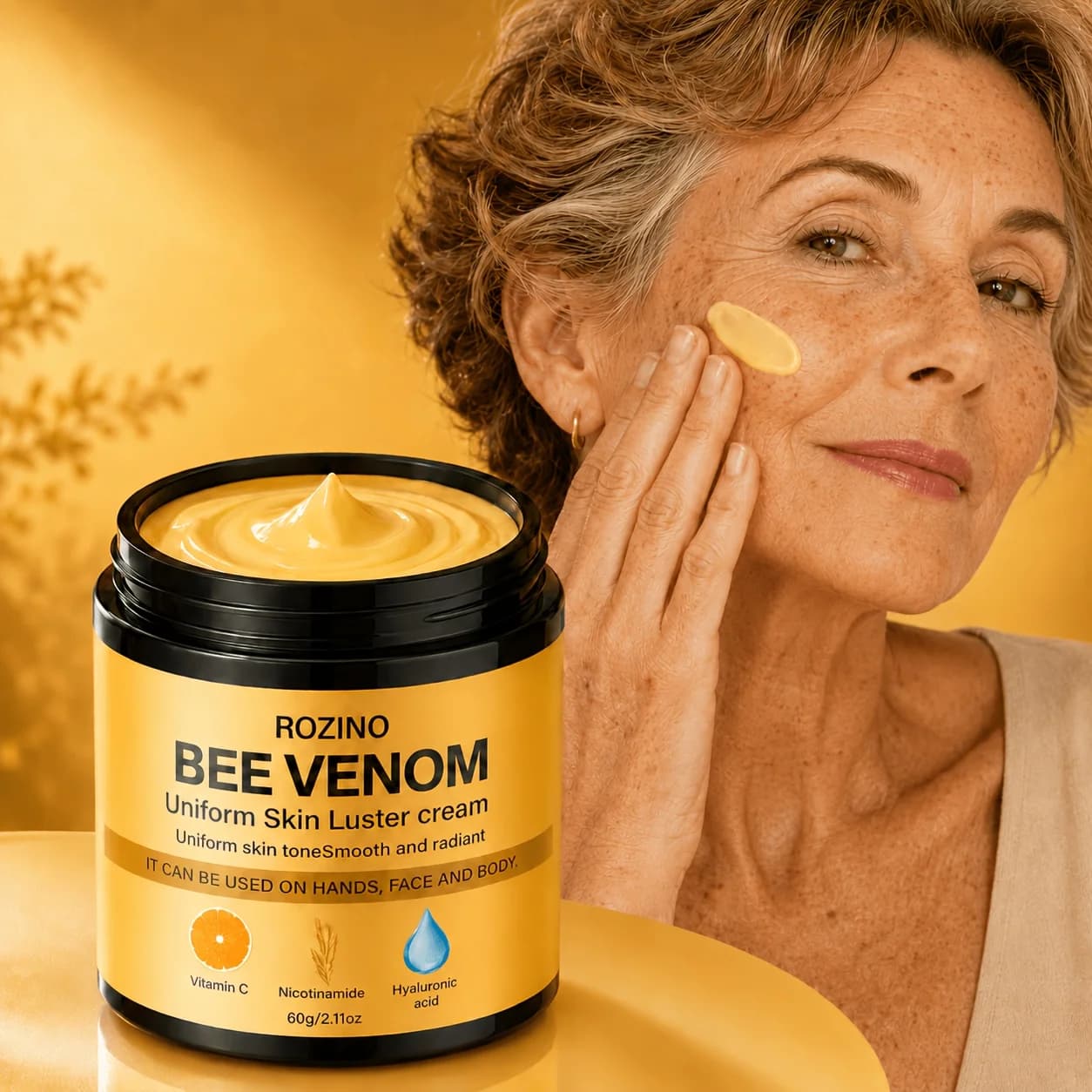 ROZINO bee venom facial cream, a moisturizing cream that supplements vitamin C, niacinamide and hyaluronic acid, moisturizes the skin every day, improves uneven skin tone, makes the skin smooth and translucent, light and moisturizing, suitable for both me
