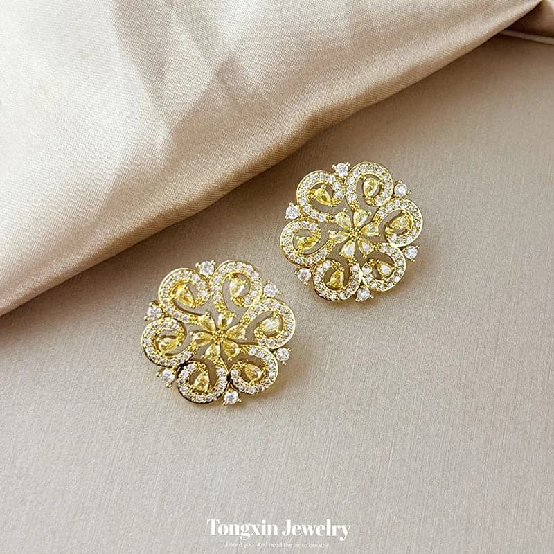 Hollow out full of drill flower earrings light luxury style delicate senior temperament sense earrings