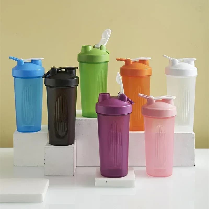 Grande tazza shaker sportiva con sfera di agitazione in metallo per polvere proteica agitare bevande miscelazione bottiglia d'acqua sportiva adatta per lo sport