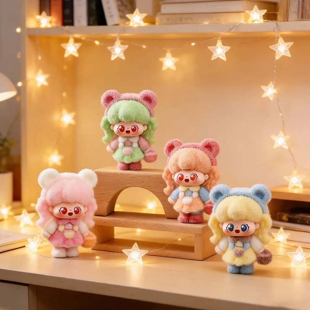 Cappello Orso 2026 per Ragazze, Action Figure Anime Floccata, Giocattolo Antistress, Ciondolo Decorativo, Ornamenti Bambola Kawaii da Scrivania, Regali di Natale