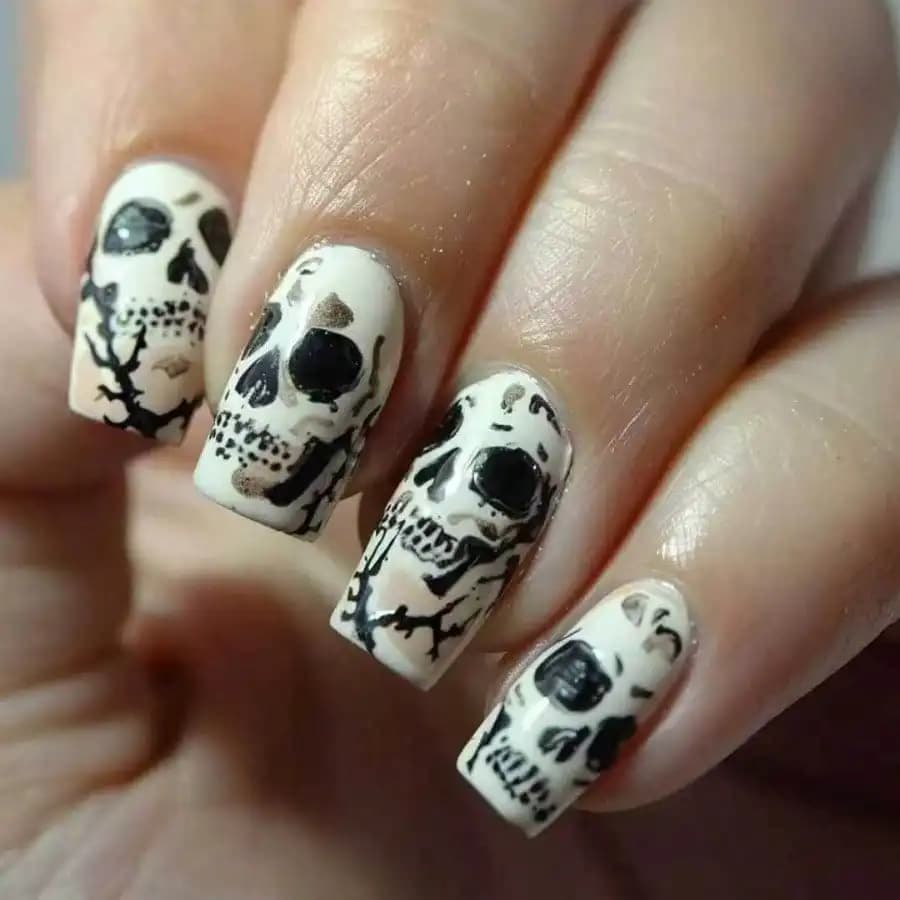 24 Pezzi Unghie Finte a Pressione con Teschio Medio Gotico Stile Strega per Halloween, Autoadesive Riutilizzabili per Donna e Ragazza, Nail Art per Feste a Tema