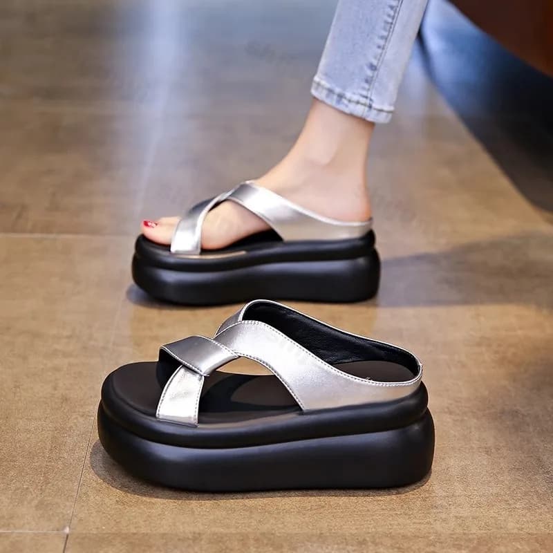 Sandali da spiaggia da donna 2025 Nuovo fondo spesso Abito con suola morbida Piattaforma estiva alla moda Pantofole da esterno Sandalias De Mujer