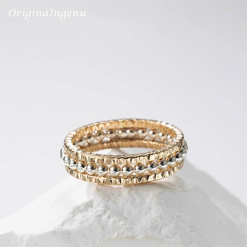 Set di anelli impilabili delicati riempiti in oro 14 carati Anello fatto a mano personalizzato Gioielli minimalisti Anello ipoallergenico resistente all'appannamento