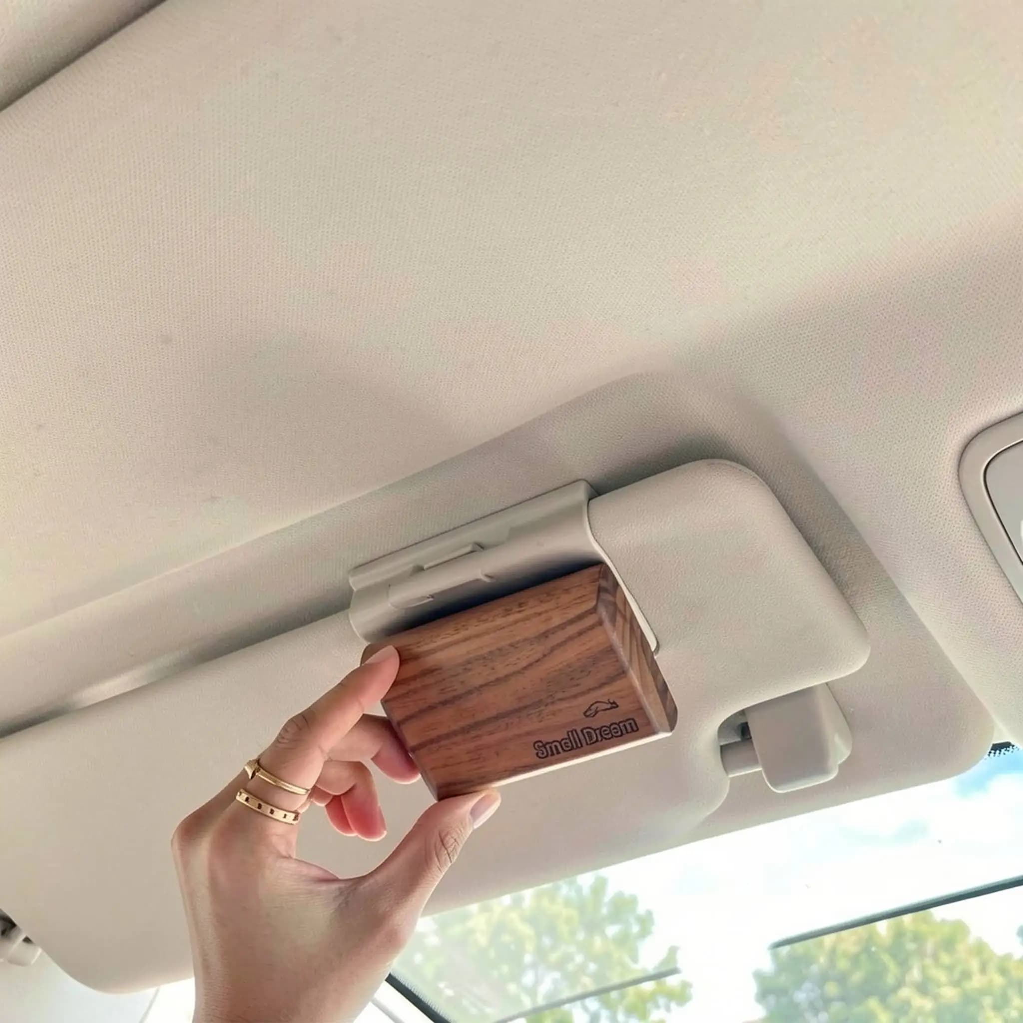 Diffusore di Profumo Premium per Auto con Oli Essenziali, Deodorante per Auto in Legno Artigianale per una Guida Rinfrescante