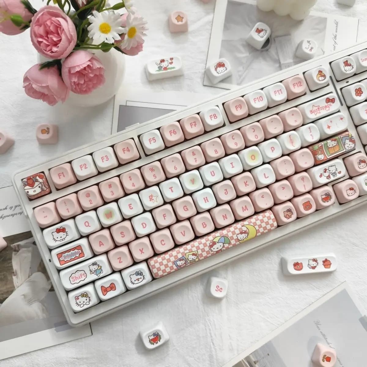 Keycaps Anime Sanrio Hello Kitty per Tastiera Meccanica a Asse Incrociato Moa, Decorazione Rosa Cartoon Kawaii per ESports
