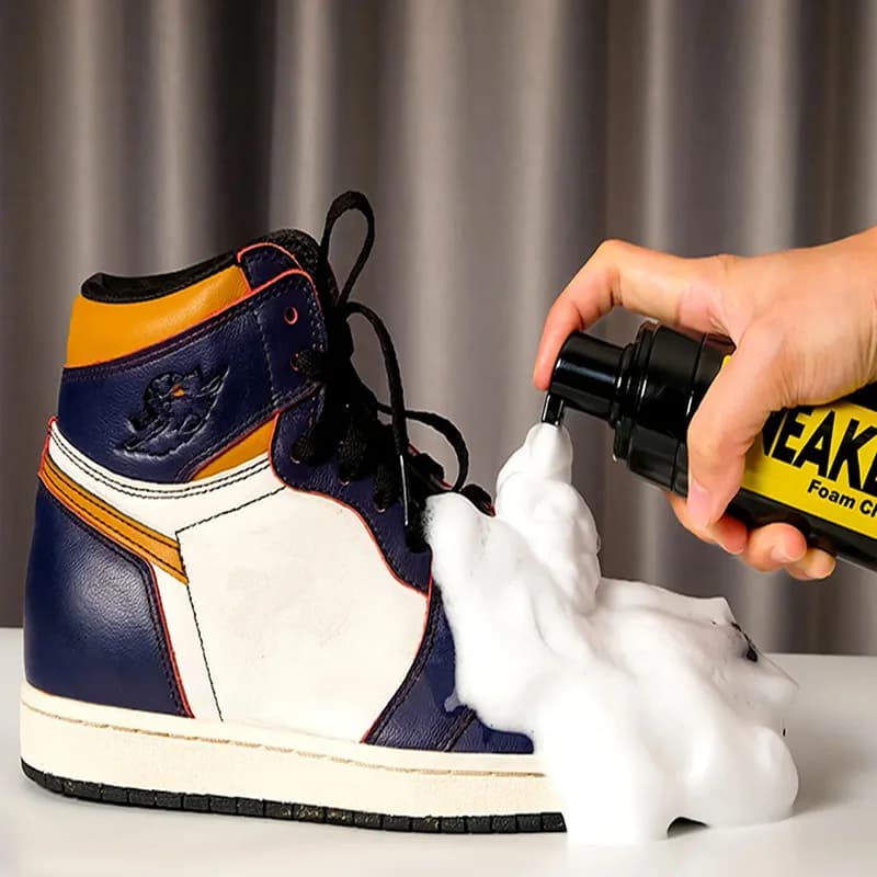 Kit detergente per scarpe in schiuma senza acqua con formula delicata per scarpe da ginnastica, stivali, scarpe bianche in pelle scamosciata, sicuro, ad asciugatura rapida, con panno per spazzole, amico da viaggio