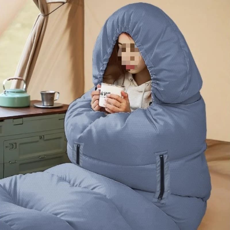 Sleeping bags can be reached for outdoor camping in winter, thickened to keep warm and cold, and can be spliced
