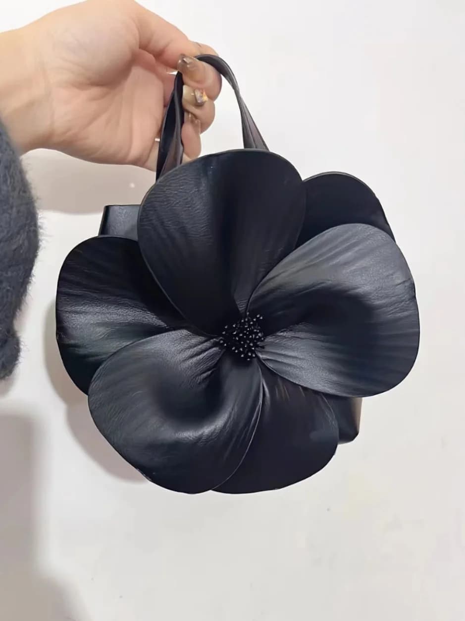Spring New Women's Handbag Petal Flower Tote Bag Creative Flower Shoulder Crossbody Chain Bag Modern Neutral Style Hobo Bag