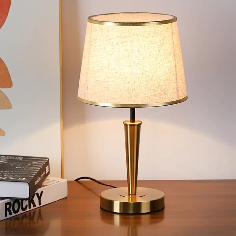 Lampada da scrivania di lusso moderna e minimalista di fascia alta adatta per soggiorno, camera da letto, comodino, lampada da scrivania europea per la casa