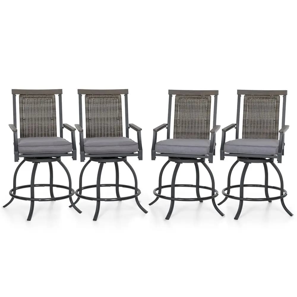 Set di 4 Sgabelli da Bar Girevoli da Esterno, Sedie da Bar Altezza 24 Pollici con Cuscino Grigio, Schienale in Rattan e Braccioli Effetto Legno