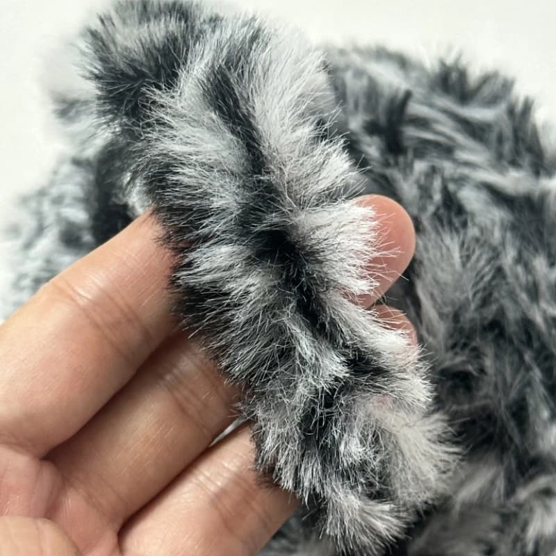 150g/pc Super Soft Fur Yarn Chunky Fluffy Faux Fur Yarn Eyelash Yarn for DIY Finger Scarf Accessories and Blankets Knitting