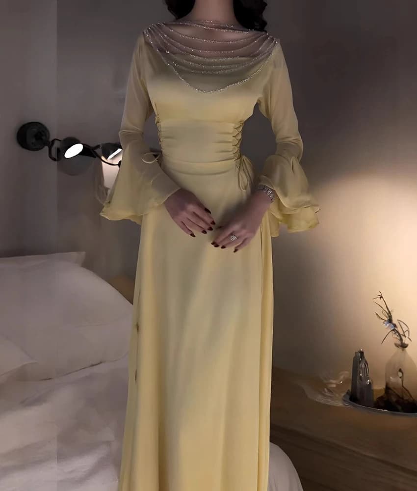 Abito da sera grazioso personalizzato in chiffon a trapezio con spalle scoperte e paillettes, delicato scollo a barca, maniche lunghe, abiti da festa