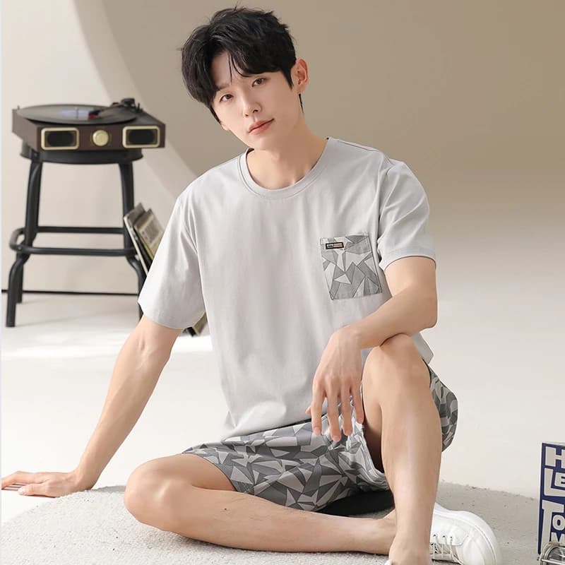 Summer men's pajamas can be worn as outerwear. Lyocell Tencel short sleeved shorts are cool and thin, and can be worn as outerwe