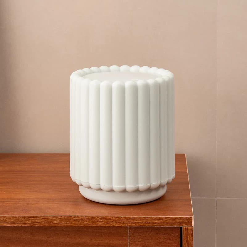 Nuovo Cestino da Scrivania Mini 2026 con Coperchio a Pressione, Pattumiera Domestica a Bocca Larga con Design Girasole