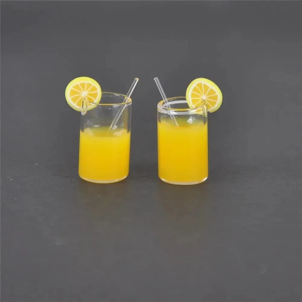 2 pz/lotto Mini Resina Limone Tazza di Acqua 1:12 Casa Delle Bambole In Miniatura casa di Bambola Accessori Tazze Giocattolo Mini Decorazione Regali