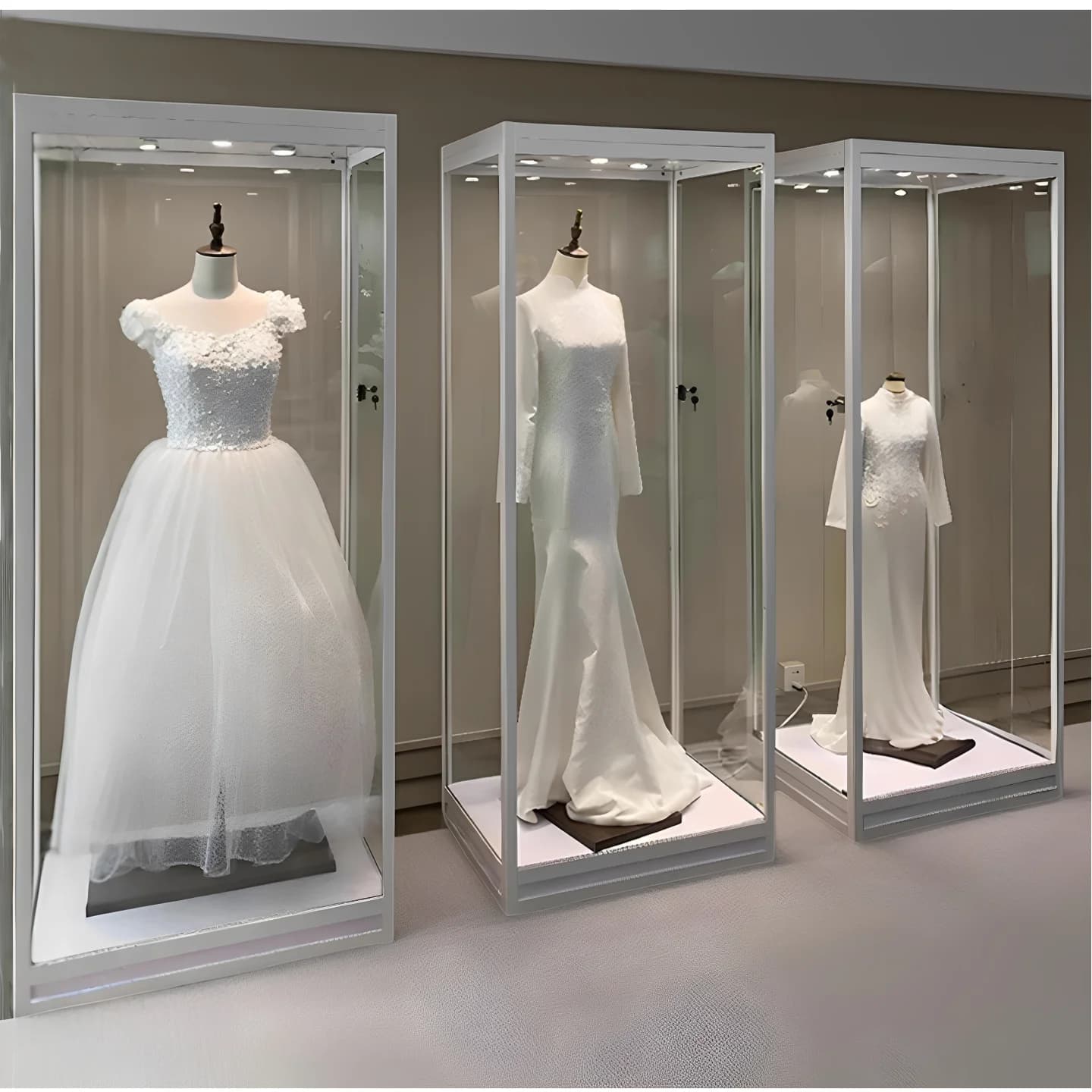 Wedding Dress Model Showcase Swimwear Underwear Glass Window Man And Woman Dress Transparent Commercial Wardrobe v