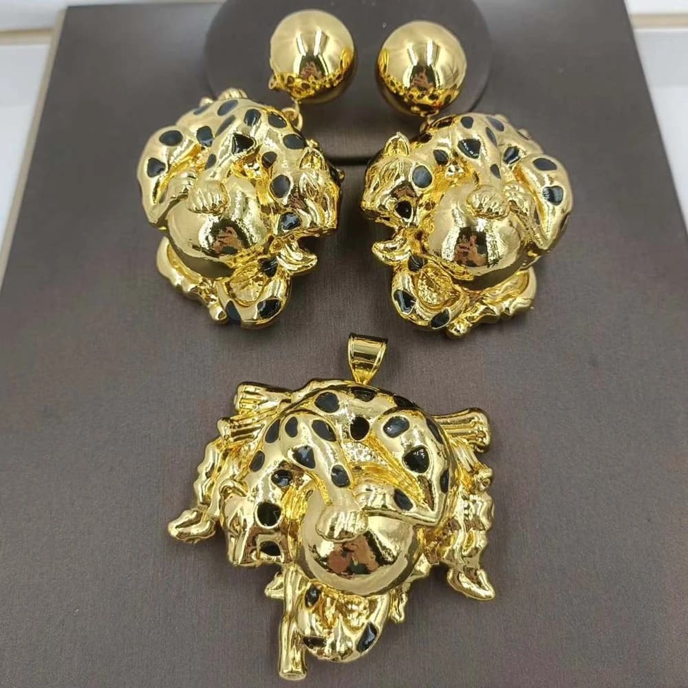 Set di gioielli in due pezzi leggeri con animali popolari per le donne, orecchini speciali con colletto fine, festa di nozze, gioielli con spedizione gratuita