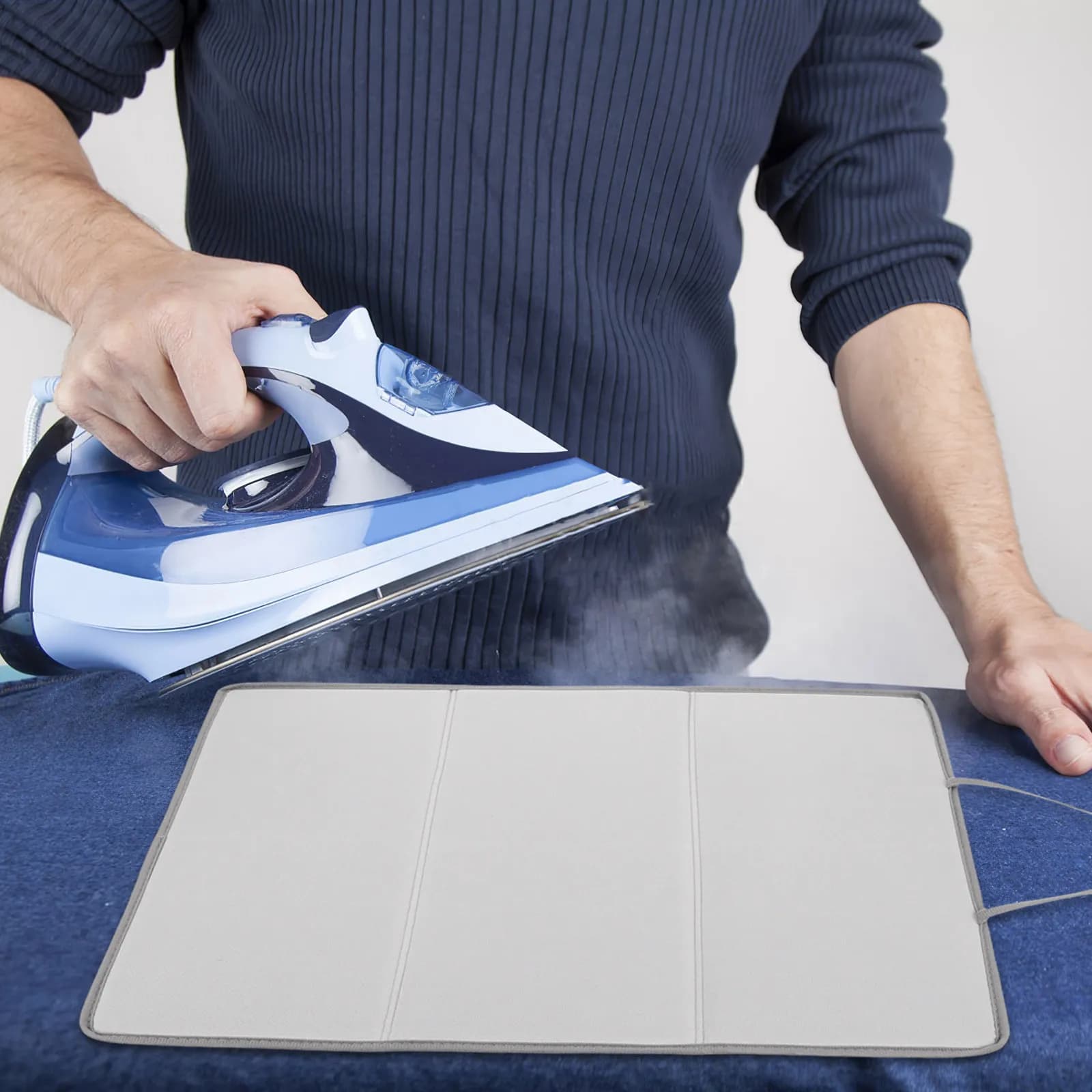 Asse da Stiro Pieghevole Compatta con Tappetino Termoresistente, Tappetino a Vapore per Stiratura a Vapore per Casa, Lavanderia, Dormitorio, Viaggi, Stiratura Portatile