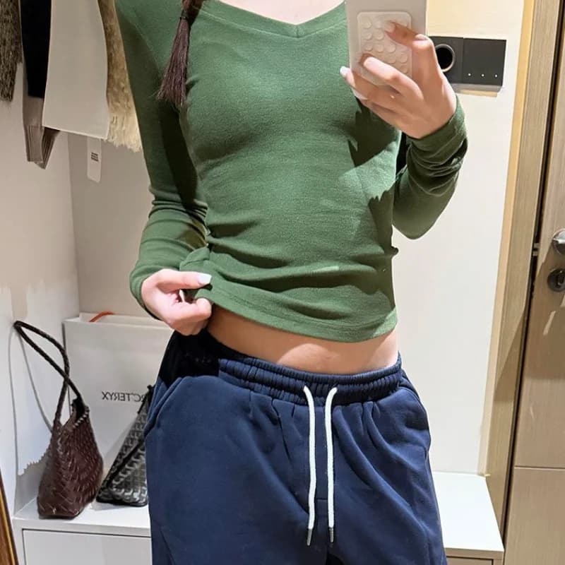 T-shirt slim fit a maniche lunghe con scollo a V da donna, maglia intima, top snellente per la primavera, top trendy per la prima stagione