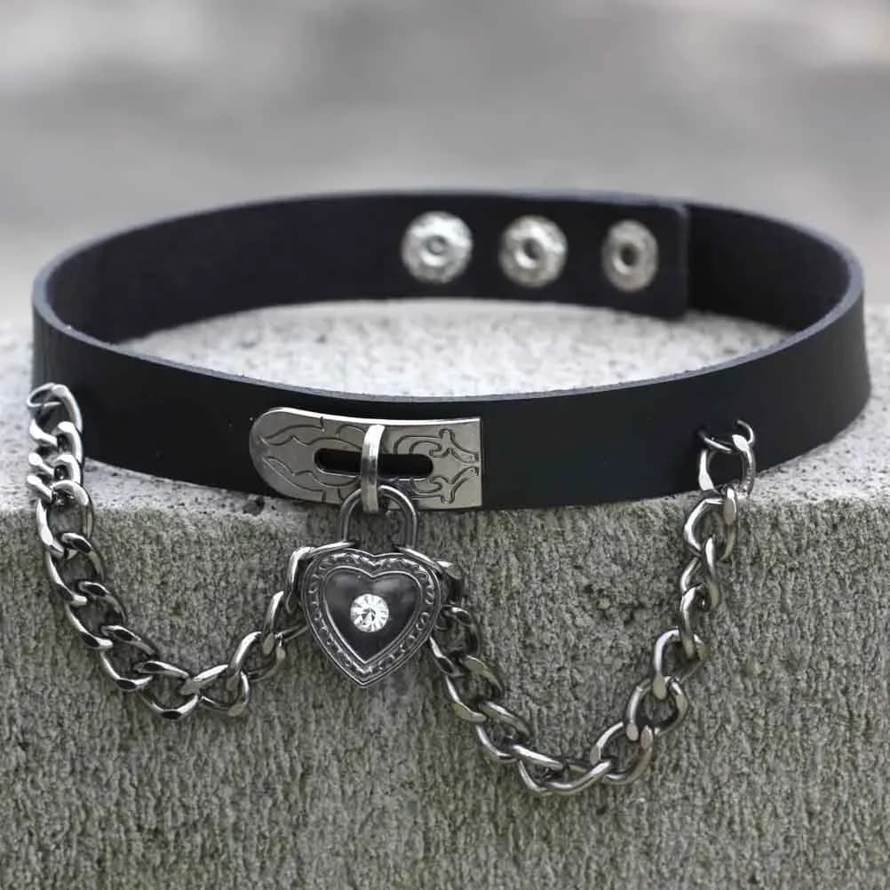 Stile Punk Harajuku Chiusura a cuore Colletto in pelle Hip hop Rock and roll Gotico Giovane donna Accessori moda Catena in acciaio inossidabile