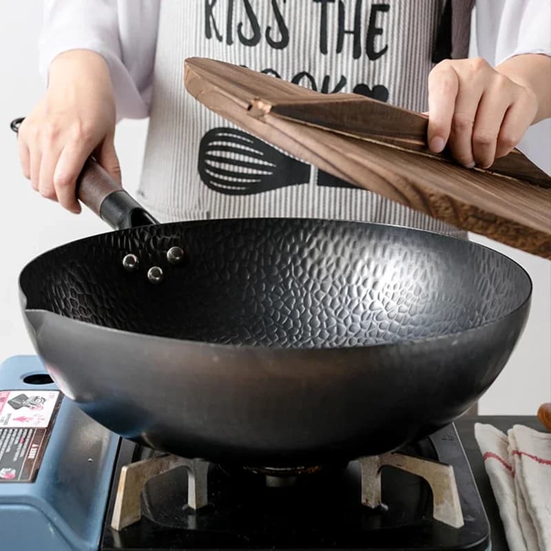 Set di padelle Wok in acciaio al carbonio da 32 cm con coperchio in legno Padella antiaderente a fondo piatto per fornelli a induzione elettrica e a gas