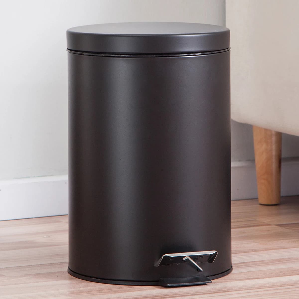 Bidone della spazzatura con coperchio rotondo nero Bidone della spazzatura con pedale con secchio con rivestimento rimovibile per cucina, bagno, hotel