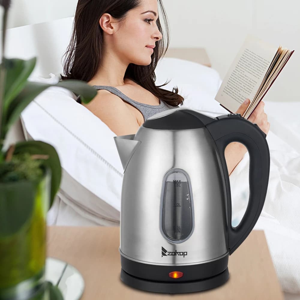 Bollitore Elettrico ZOKOP HD 1802S Standard USA, 120V 1200W 1.5L in Acciaio Inox con Finestra per il Livello dell'Acqua, Spegnimento Automatico, Base Girevole a 360°, Rosso