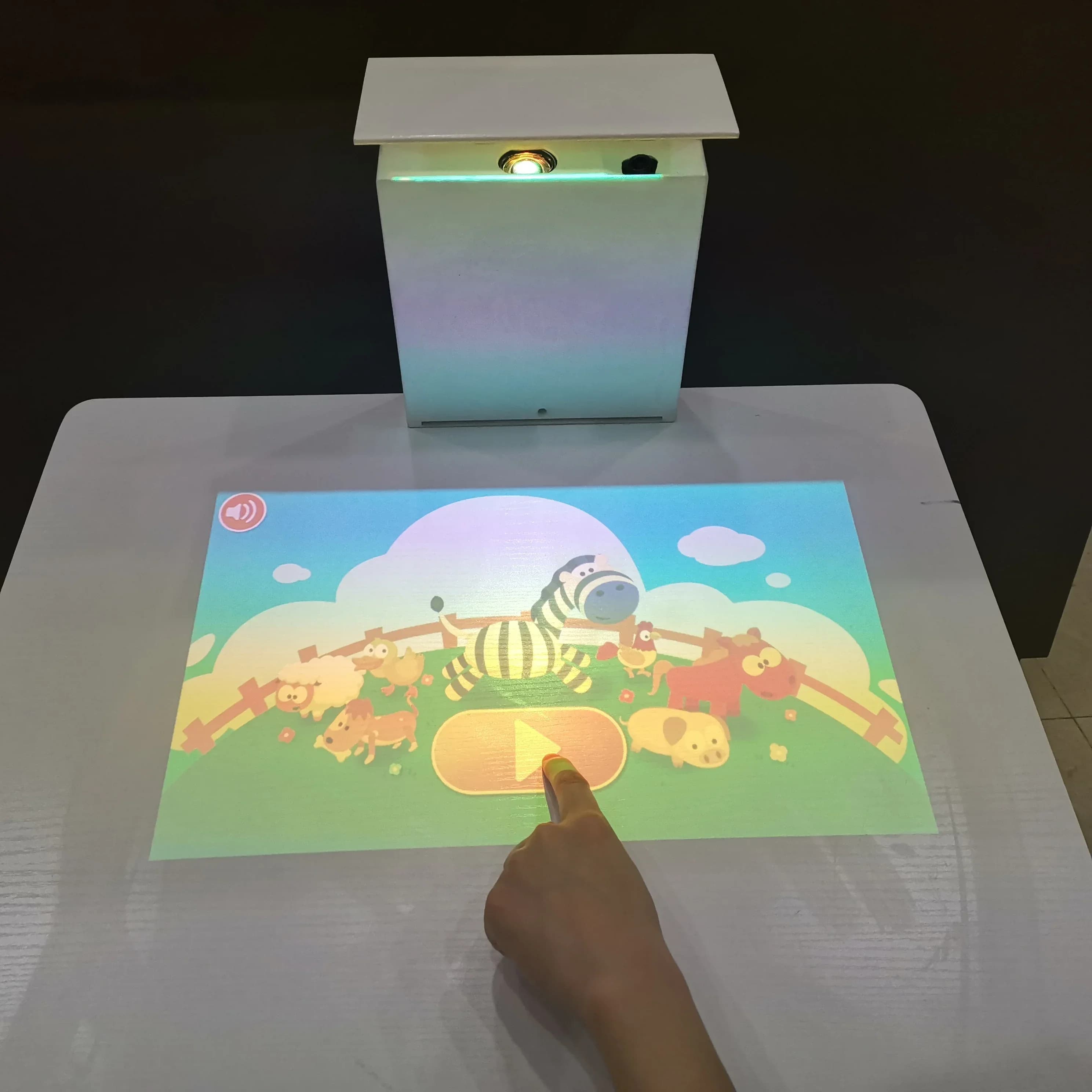 Chiosco da tavolo touch per proiettore interattivo con touch screen virtuale da 21 pollici