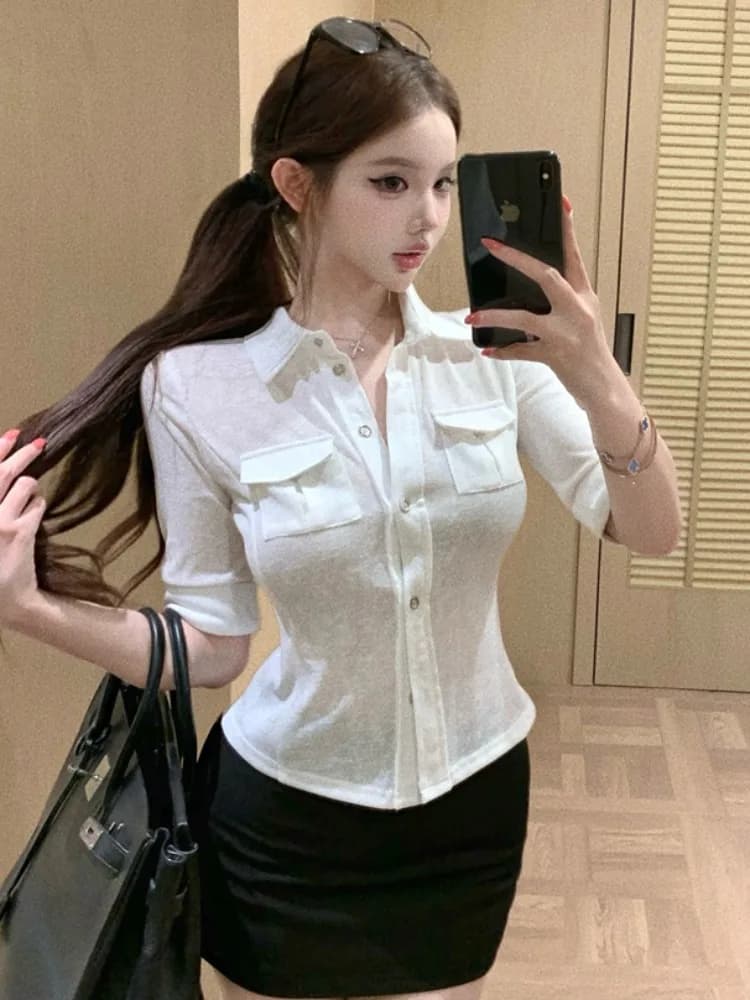 Set di top e gonna a mezza manica da donna, design unico, gonna avvolgente nera e top bianco, stile coreano, abbigliamento per il lavoro.