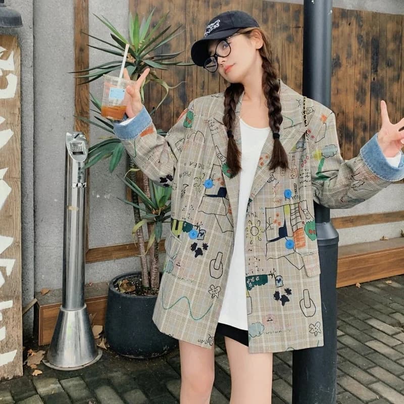 Giacca stampata con graffiti a griglia di piccola nicchia 2025 Primavera e autunno Nuovo stile spalla allentata casual versione coreana abito medio lungo