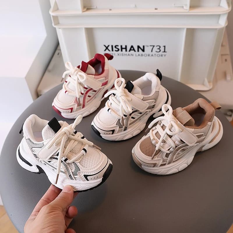 Scarpe da ginnastica alla moda per ragazze 2026, nuove sneakers primaverili per bambini, scarpe in mesh traspiranti e comode per ragazzi, scarpe casual semplici e versatili per ragazze