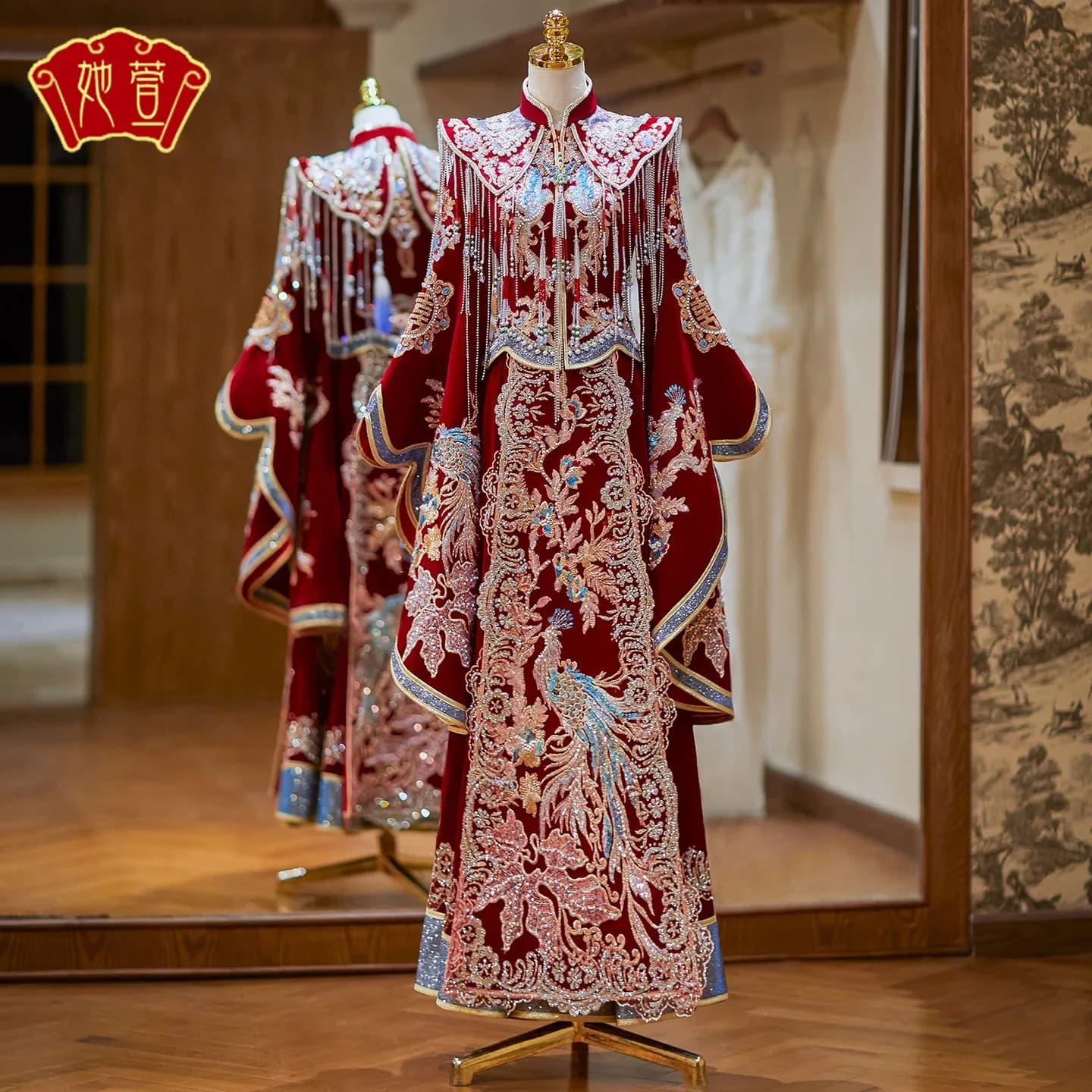 2025 Nuovo velluto cinese con scollo a V Xiuhe vestito da sposa sposa Phoenix Crown Robe set di abiti da sposa cinesi