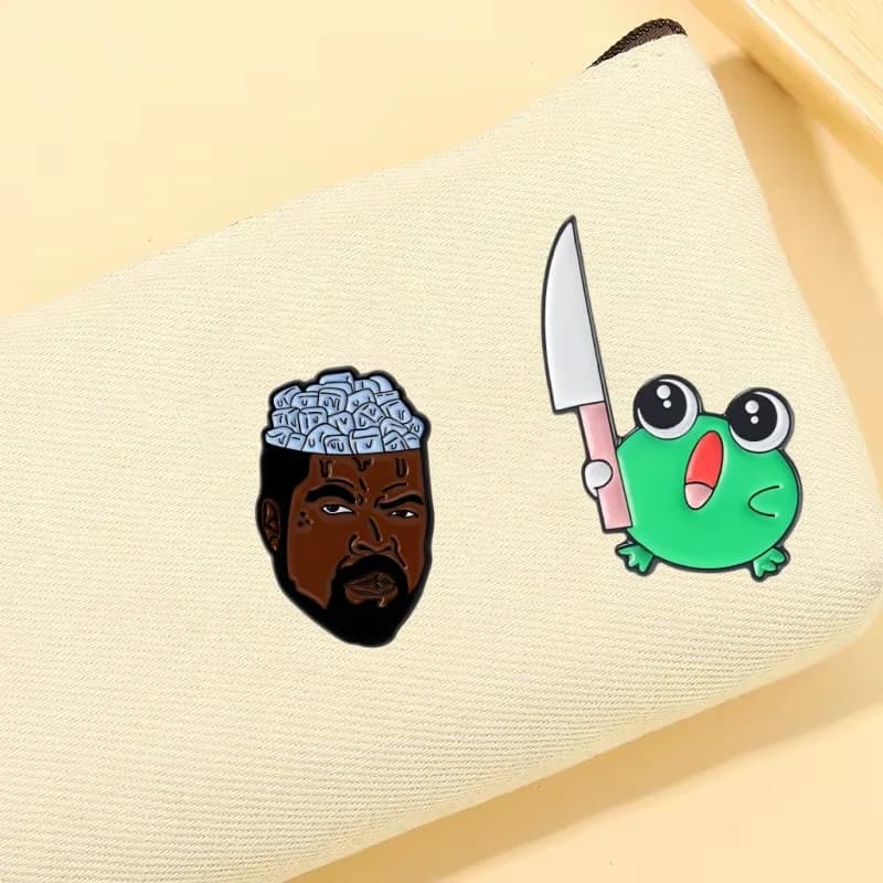 Spilla smaltata a forma di testa di ghiaccio, divertente personaggio dei cartoni animati, design a testa di ghiaccio, accessorio per zaino e giacca, regalo per i fan del Hip Hop