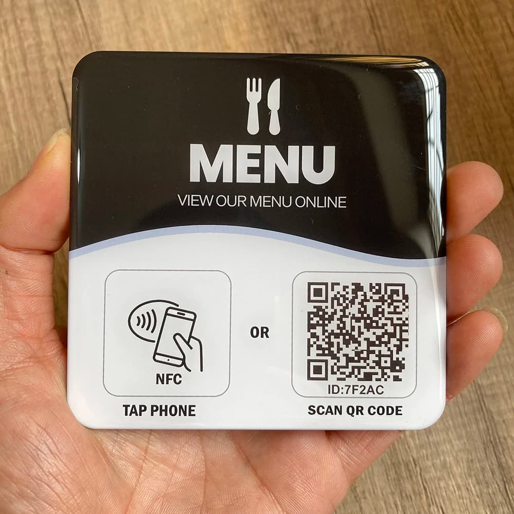 Codice QR impermeabile epossidico da 3,93 pollici X 3,93 pollici Menu NFC Adesivo con piastra quadrata Link per il tuo menu digitale Cartello da tavolo NFC
