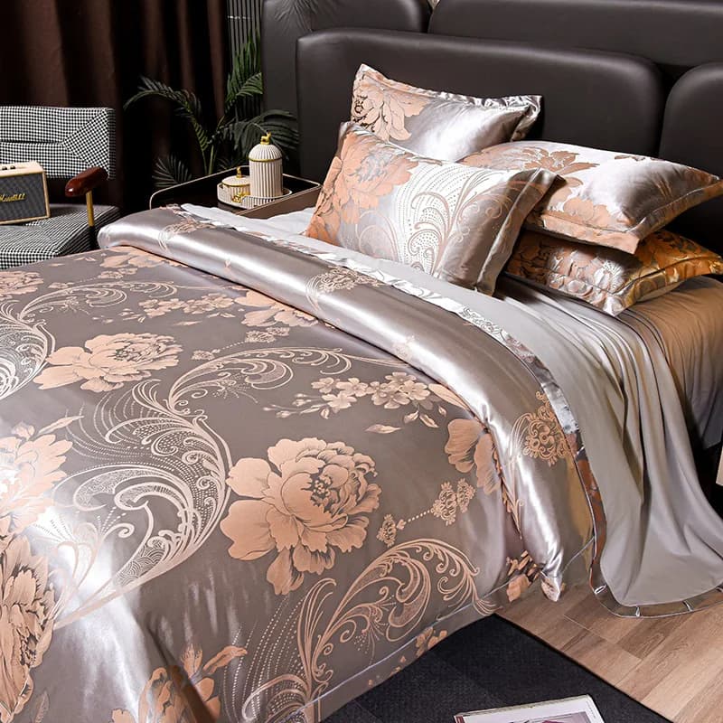 Nuovo set di biancheria da letto jacquard in raso europeo da 4 pezzi Set copripiumino accogliente universale per quattro stagioni adatto alla pelle Biancheria da letto doppia per coppia