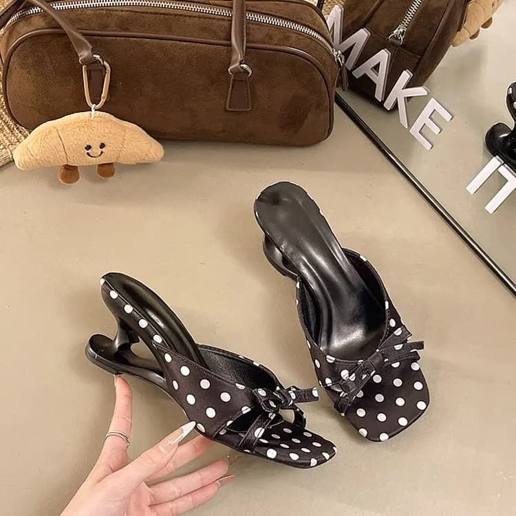 Mules con tacco a gattino a pois alla francese per donna, sandali aperti estivi 2026, eleganti ciabatte da festa