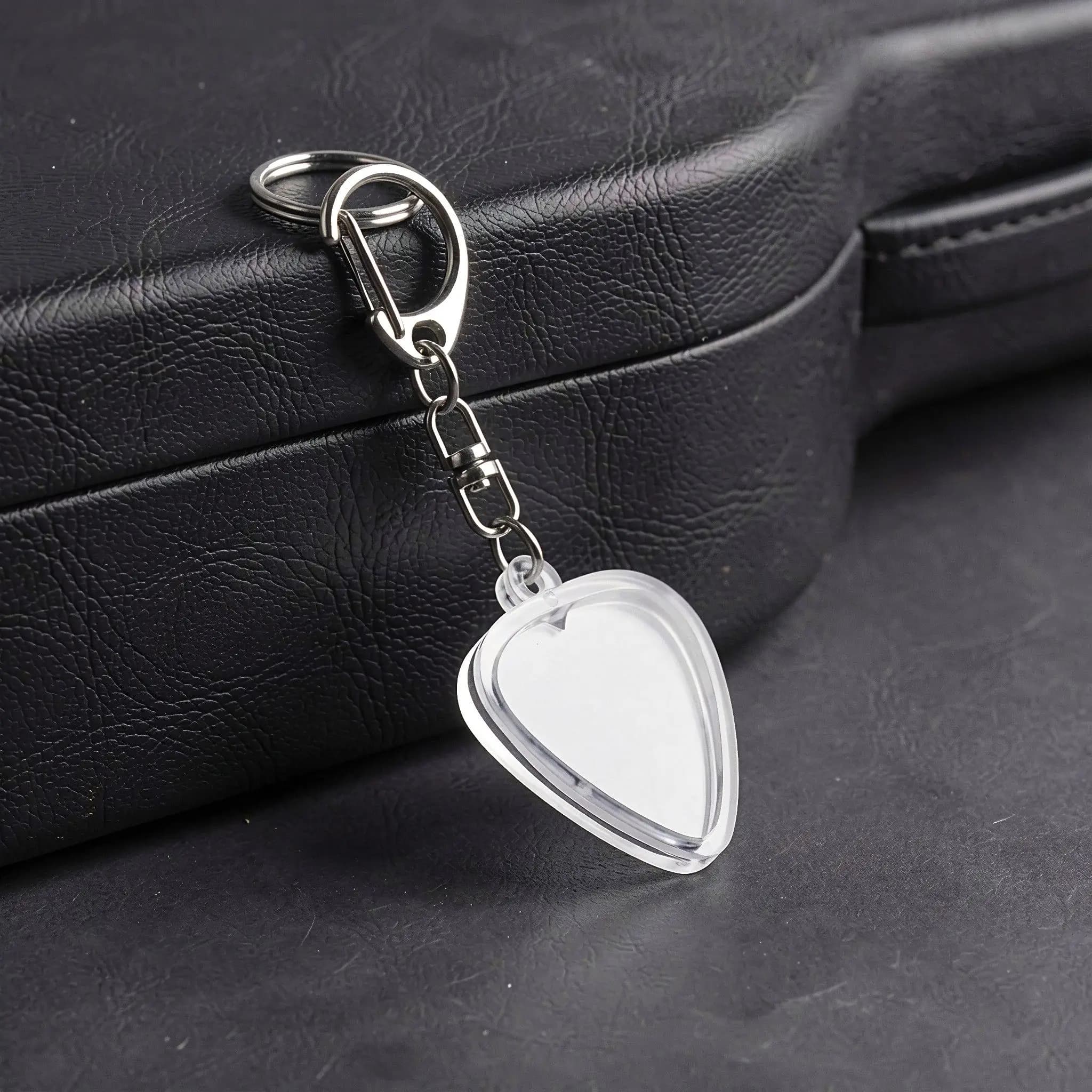 Guitar Pick Holder Keychain Transparent Heart Shape Clear Storage Box for Easy Pick Identification Protection Portable Display