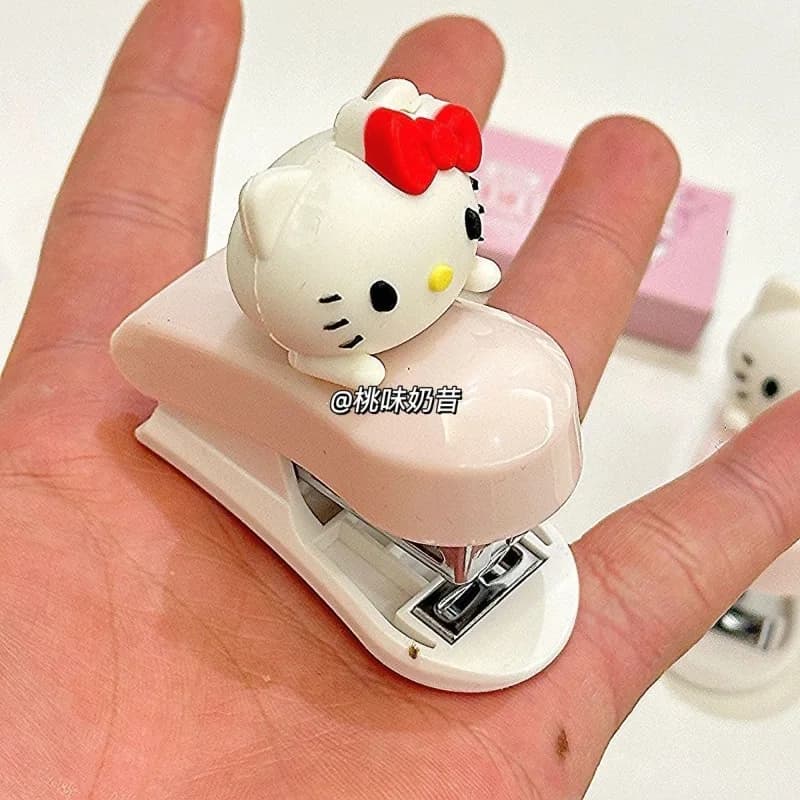 Mini cucitrice portatile Sanrio Hello Kitty, per studenti, salva fatica, bella e funzionale, cucitrice da ufficio, bella e pratica