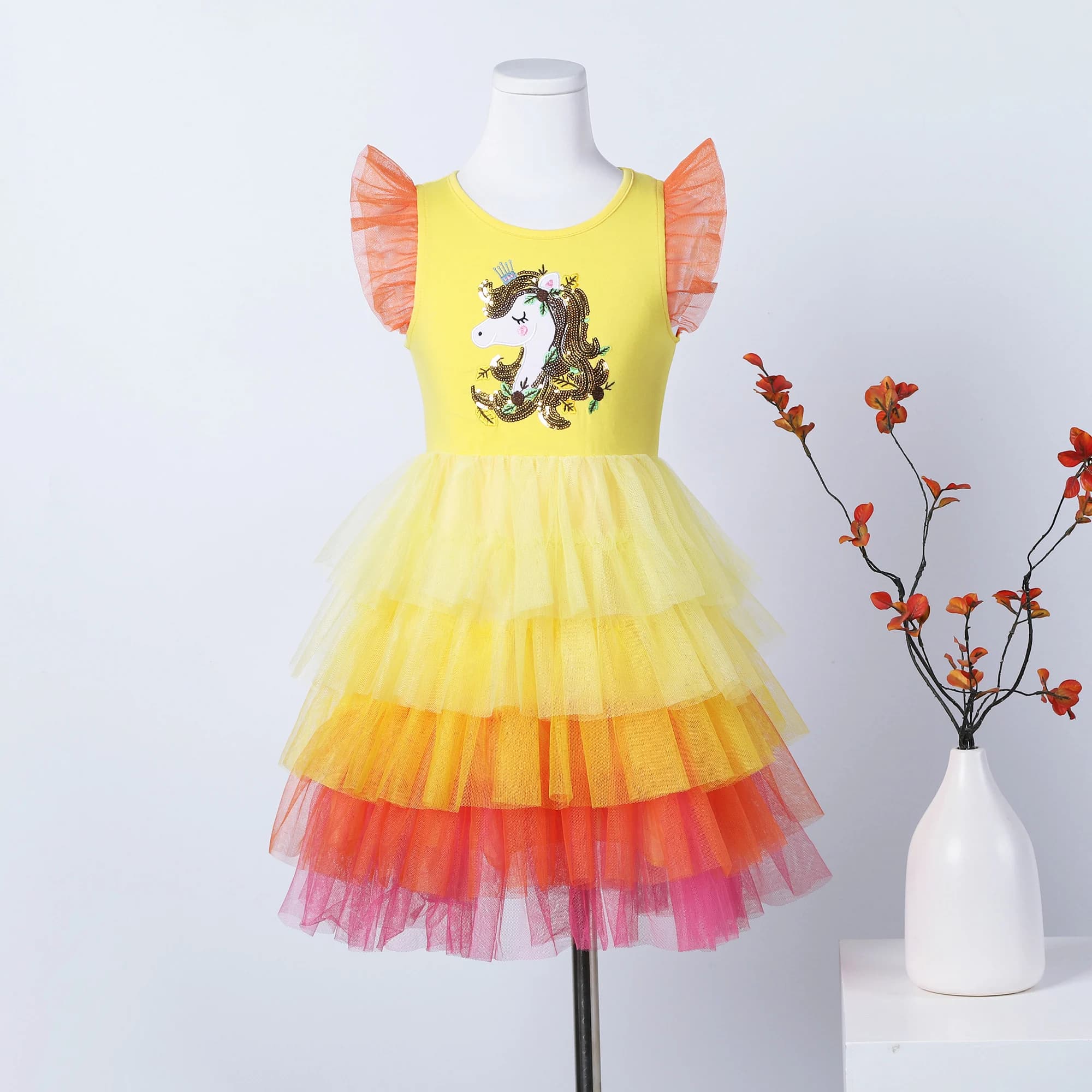 Vestito da bambina con gonna in tulle a blocchi di colore sfumato e stampa cavallo ricamata, abito da festa con ali da fata e 5 strati di rete