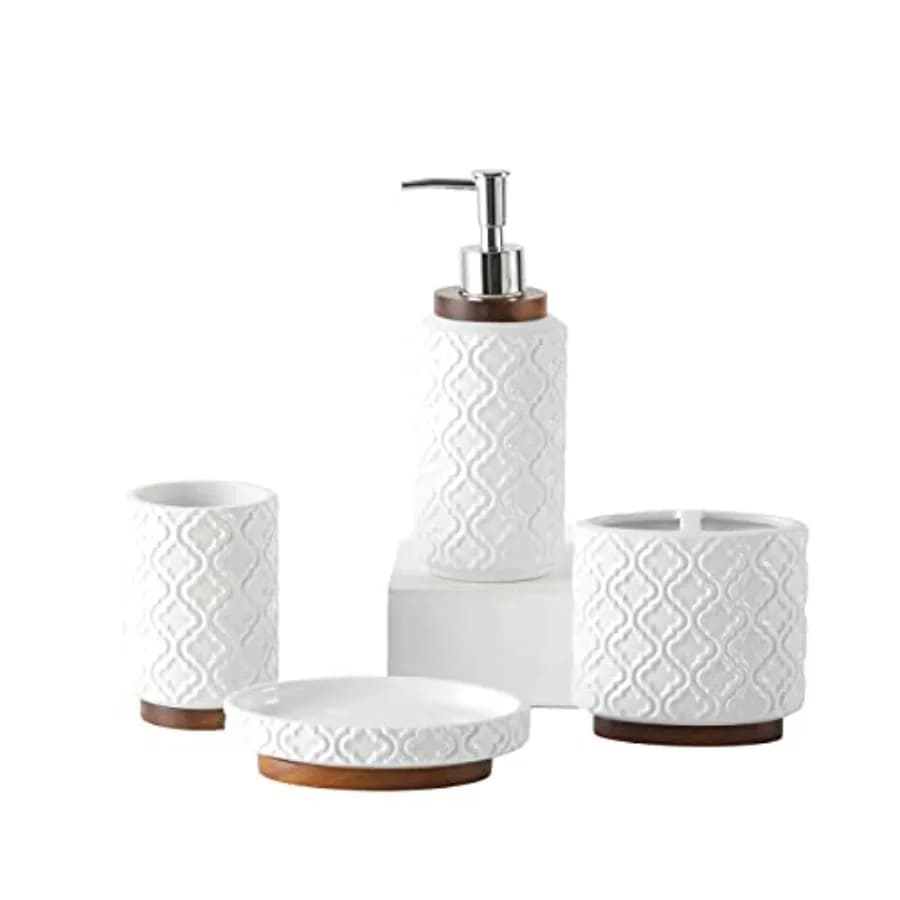 Elegante Set di 4 Accessori per Bagno in Ceramica e Legno con Motivo a Quadrifoglio: Dispenser Sapone, Portaspazzolino, Bicchiere, Portasapone